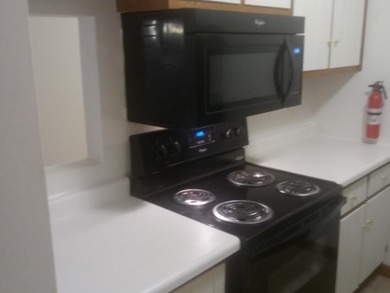 Nice Drake Terrace 2 bedroom 2 bath 1st floor unit with in-unit - photo 6