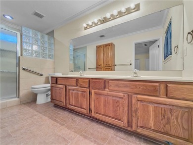 Experience the perfect harmony of comfort and convenience in - photo 13
