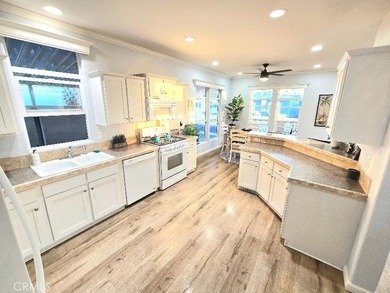 Ocean Views from Your 500 Sq. Ft. Private Rooftop Deck! Just - photo 20