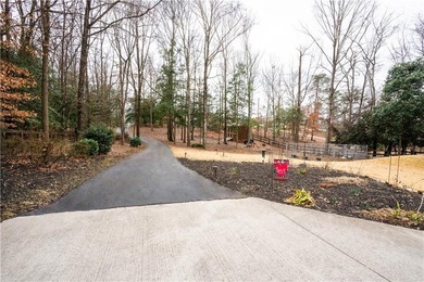 This lakefront property on Lake Hartwell truly embodies the - photo 2