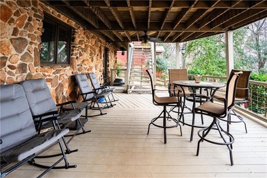 This lakefront property on Lake Hartwell truly embodies the - photo 10