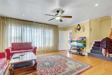 Welcome to this beautifully maintained 4-bedroom, 3-bathroom - photo 8