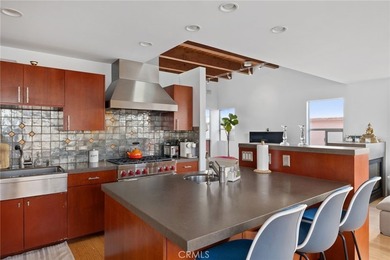 3 Bedroom, 2.5 Bath House + Detached 1 Bedroom, 1 Bathroom - photo 17