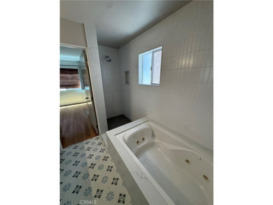 3 Bedroom, 2.5 Bath House + Detached 1 Bedroom, 1 Bathroom - photo 26