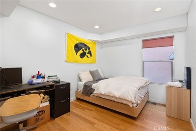 3 Bedroom, 2.5 Bath House + Detached 1 Bedroom, 1 Bathroom - photo 28