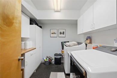 3 Bedroom, 2.5 Bath House + Detached 1 Bedroom, 1 Bathroom - photo 32