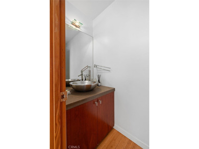 3 Bedroom, 2.5 Bath House + Detached 1 Bedroom, 1 Bathroom - photo 33