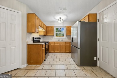 Welcome home to this well-maintained 3-bedroom, 2-bath residence - photo 8