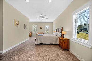Immaculately maintained 4-bedroom, 5 1/2-bath contemporary home - photo 15