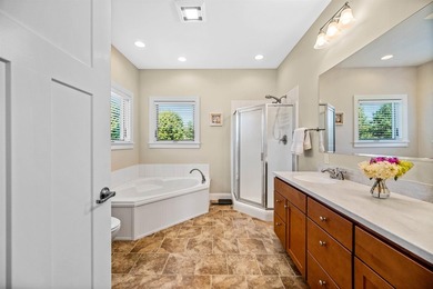 Immaculately maintained 4-bedroom, 5 1/2-bath contemporary home - photo 16