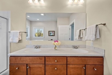 Immaculately maintained 4-bedroom, 5 1/2-bath contemporary home - photo 17