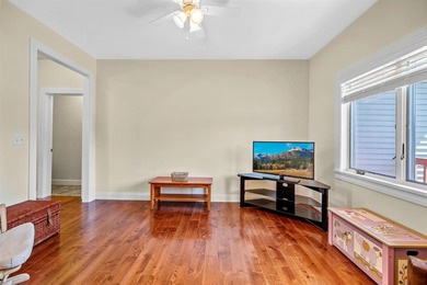 Immaculately maintained 4-bedroom, 5 1/2-bath contemporary home - photo 20