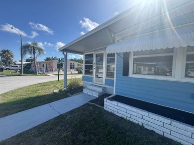 BEAUTIFUL 2 BEDROOM / 2 BATH HOME IN WINDS OF ST. ARMANDS - photo 2