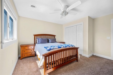 Immaculately maintained 4-bedroom, 5 1/2-bath contemporary home - photo 23