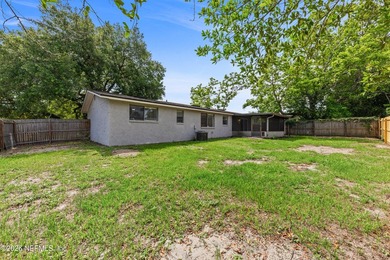 THIS BEAUTIFUL HOME IN A QUIET NEIGHBORHOOD IS READY FOR A NEW - photo 24