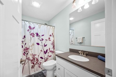 Immaculately maintained 4-bedroom, 5 1/2-bath contemporary home - photo 24
