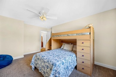 Immaculately maintained 4-bedroom, 5 1/2-bath contemporary home - photo 25