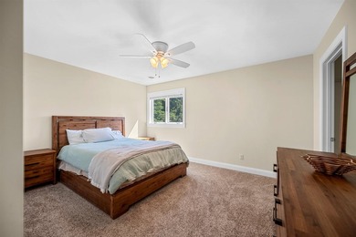 Immaculately maintained 4-bedroom, 5 1/2-bath contemporary home - photo 27