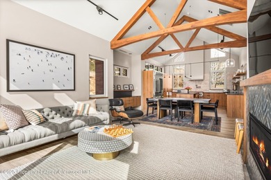 Exquisite Contemporary Home on the 5th Gold Tee Box of the - photo 8