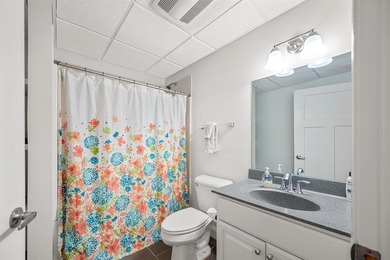 Immaculately maintained 4-bedroom, 5 1/2-bath contemporary home - photo 36
