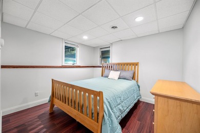 Immaculately maintained 4-bedroom, 5 1/2-bath contemporary home - photo 37