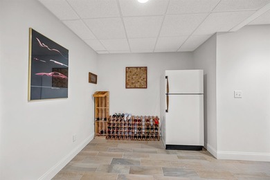 Immaculately maintained 4-bedroom, 5 1/2-bath contemporary home - photo 38
