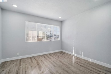 Charming fully remodeled Cottage on a multi unit lot in the - photo 12