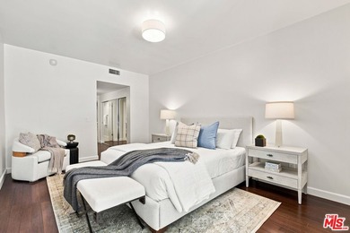 Lovely rear facing condo located in prime location, minutes to - photo 12