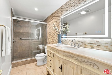 Lovely rear facing condo located in prime location, minutes to - photo 13