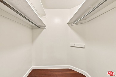 Lovely rear facing condo located in prime location, minutes to - photo 15