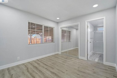 Charming fully remodeled Cottage on a multi unit lot in the - photo 16