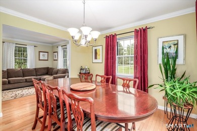 PERFECT SIZE- UPDATED-IMMACULATE! Immaculate and exceptionally - photo 6