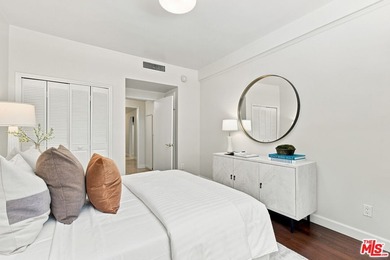 Lovely rear facing condo located in prime location, minutes to - photo 17
