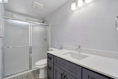 Charming fully remodeled Cottage on a multi unit lot in the - photo 18