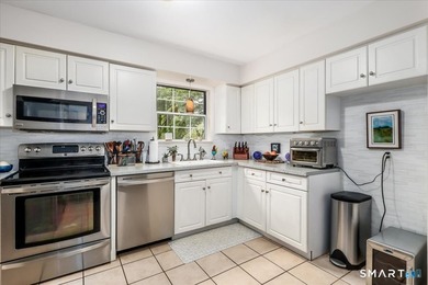 PERFECT SIZE- UPDATED-IMMACULATE! Immaculate and exceptionally - photo 8