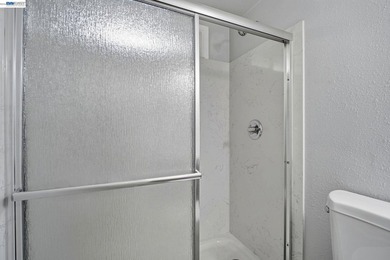 Charming fully remodeled Cottage on a multi unit lot in the - photo 19