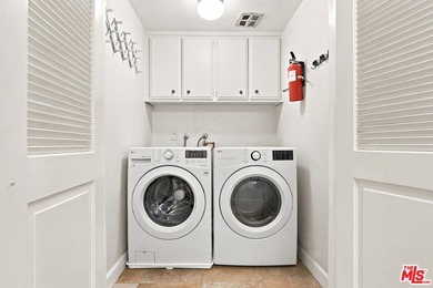 Lovely rear facing condo located in prime location, minutes to - photo 19