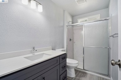 Charming fully remodeled Cottage on a multi unit lot in the - photo 20