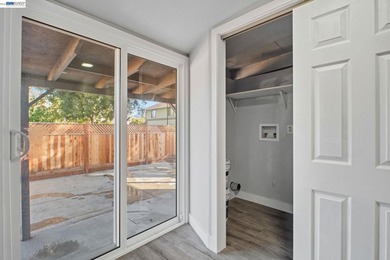Charming fully remodeled Cottage on a multi unit lot in the - photo 21