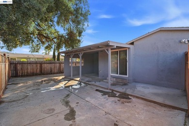 Charming fully remodeled Cottage on a multi unit lot in the - photo 23