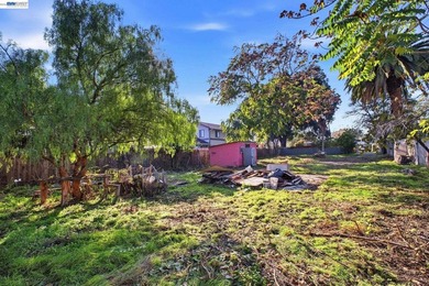 Charming fully remodeled Cottage on a multi unit lot in the - photo 29