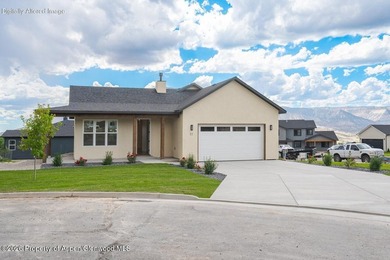 This new home stuns with spectacular views, an open layout - photo 2