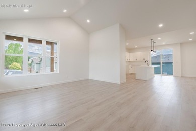This new home stuns with spectacular views, an open layout - photo 3