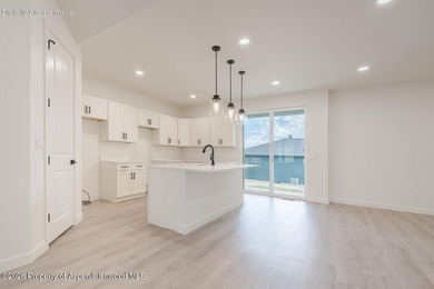 This new home stuns with spectacular views, an open layout - photo 5