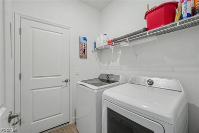 Welcome to your move in ready better than new construction Home! - photo 13
