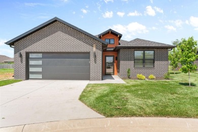 New homes for sale in the exclusive Villas at Anthony Park 55+