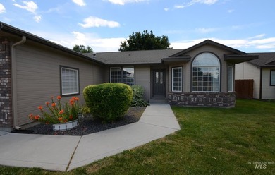 This charming, turn-key former parade home is completely move-in - photo 1