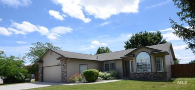 This charming, turn-key former parade home is completely move-in - photo 2