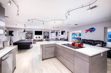 Think the Florida Keys can't accommodate a true yacht? Think - photo 32