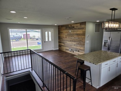 Located in an established low traffic area of Rupert, close to - photo 3